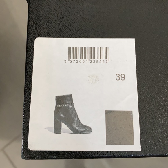 Chanel Short Boots with gold chain - Picture 10 of 12